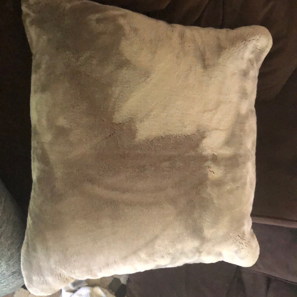 Pillows - Picture 4 of 4